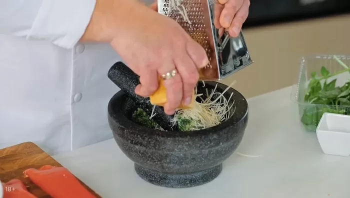 Шницель из перца рамиро с соусом песто - рецепт от Константина Ивлева