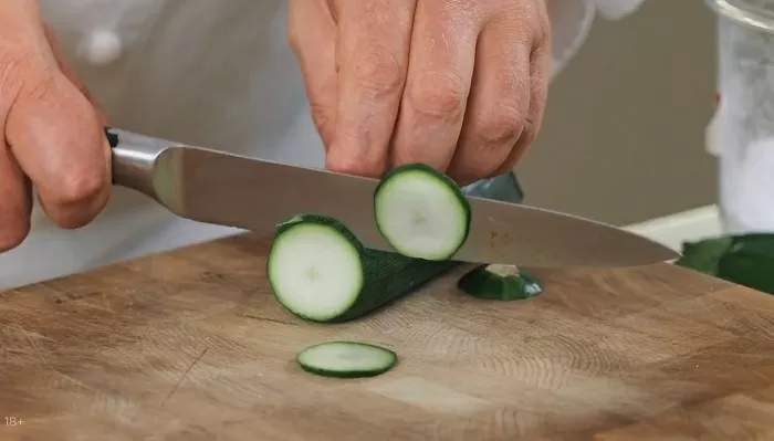 Лосось с цукини и песто - рецепт от Константина Ивлева