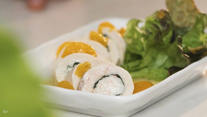 Куриная грудка с крабом в мандариновом соусе - рецепт от Константина Ивлева