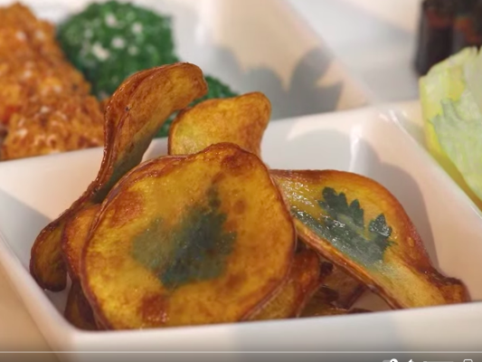 Картофельно-трюфельные чипсы с зеленью - рецепт от Константина Ивлева