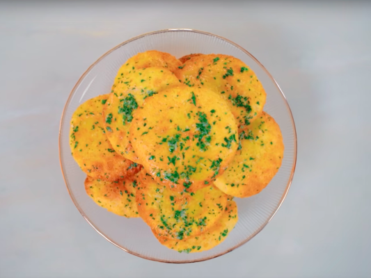 Сырные лепешки - рецепт от Константина Ивлева