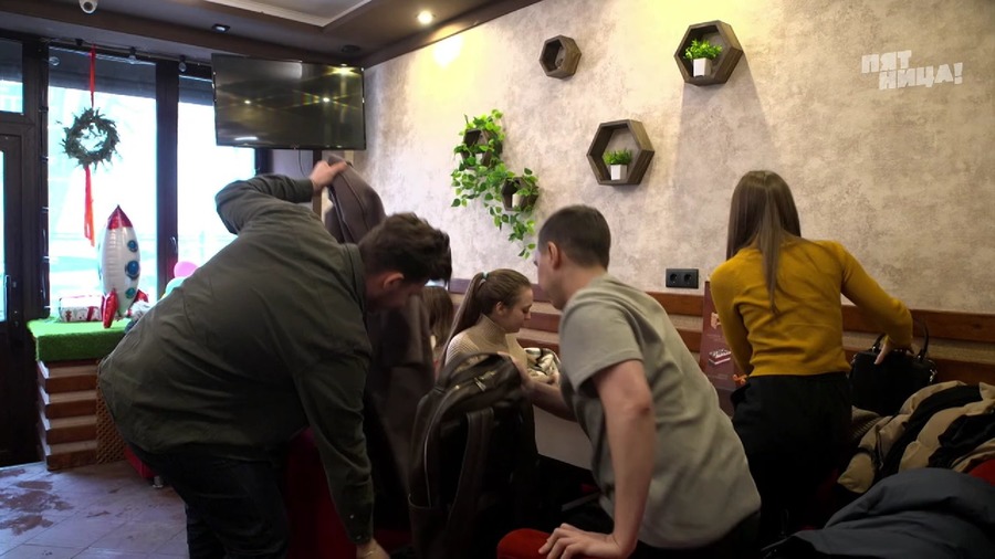 Справилось ли заведение Две долмы с полной посадкой?