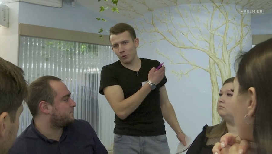 Справилось ли заведение Белый попугай с полной посадкой?