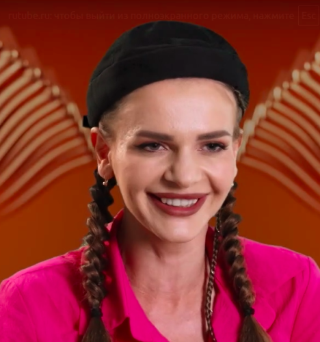 Анна Яшкина — Мастер по плетению косичек, участник шоу «Полная посадка» с Ивлевым Анна Яшкина — участник шоу «Полная посадка» с Ивлевым