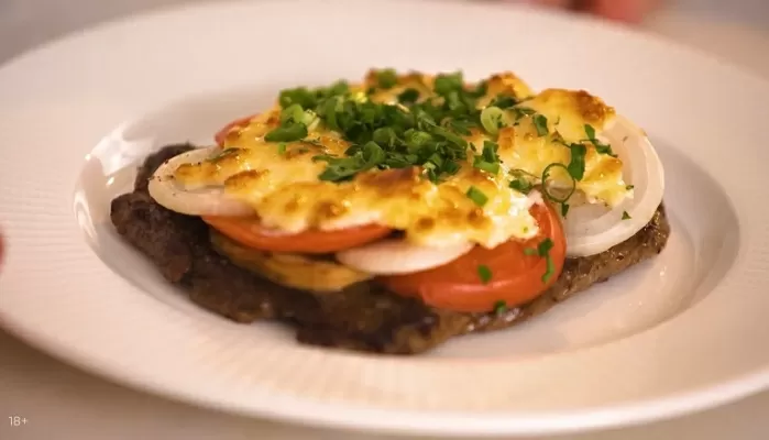 Свинина по-французски с помидорами и сыром: рецепт с видео и фото пошагово Меню недели |